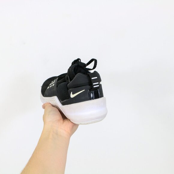 Nike Men's Black and White Running Shoes - Picture 4 of 6